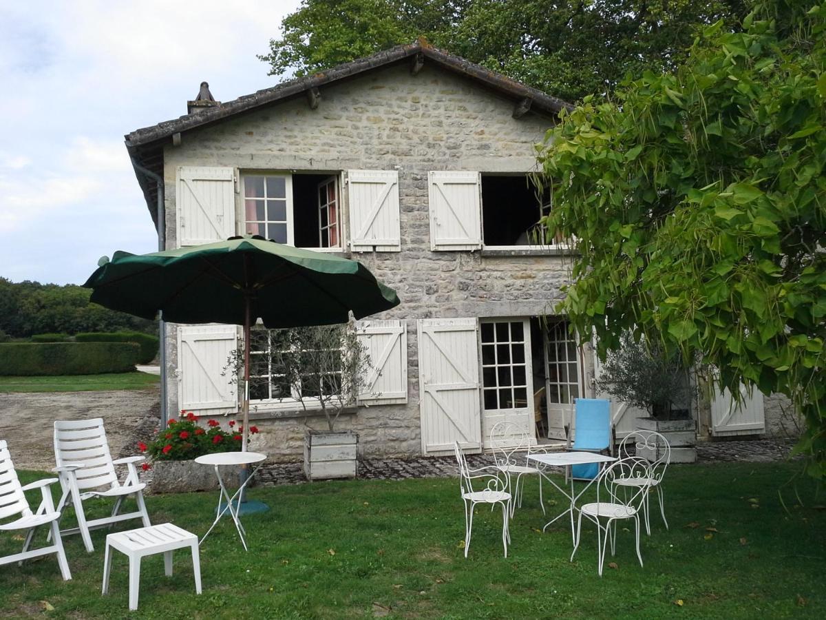 L'Arnaudiere Condac Exterior photo
